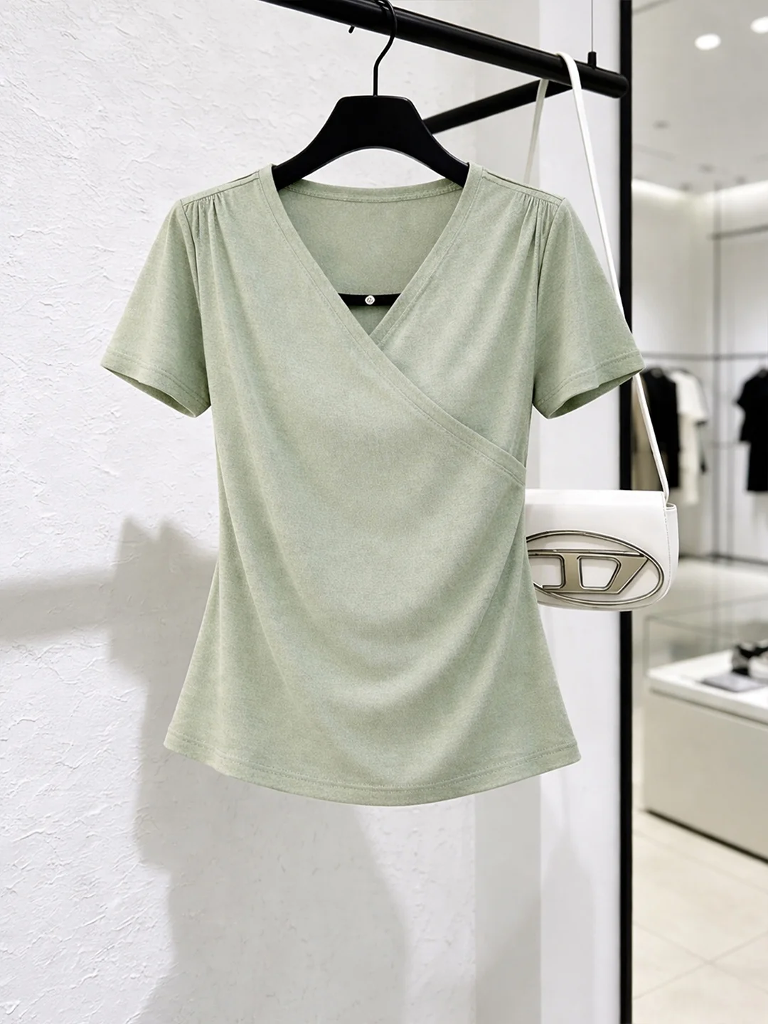 

Korean Style V-Neck Short Sleeve Knitted T-Shirt Slim Fit Waist-Cinching Design Versatile Summer Fashion Top for Women