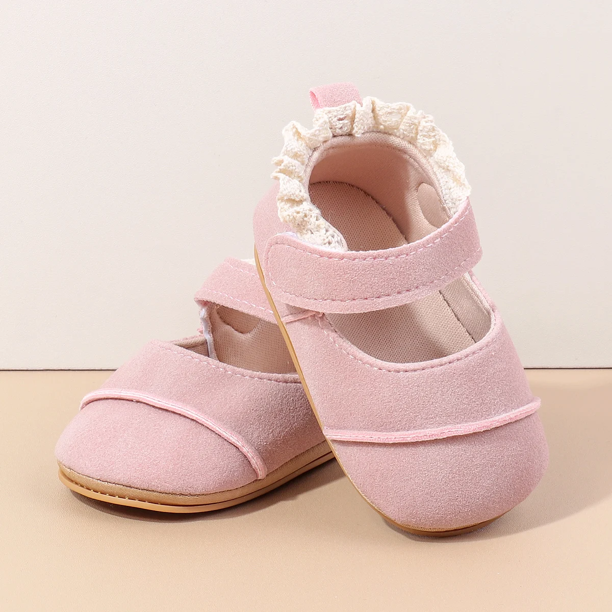 2025 Trendy Baby Girl Mary Janes Suole morbide antiscivolo Dettaglio in pizzo Ideali neonati ai primi camminatori 0-18M Scarpe da bambina per bambina