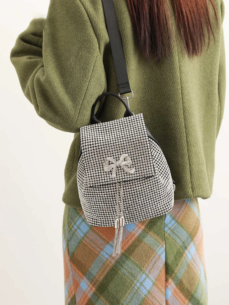 حقيبة ظهر ماسية فاخرة مصممة للنساء حقائب مدرسية جديدة متعددة الاستخدامات للطلاب الجامعيين حقائب دلو أنيقة على شكل فيونكة