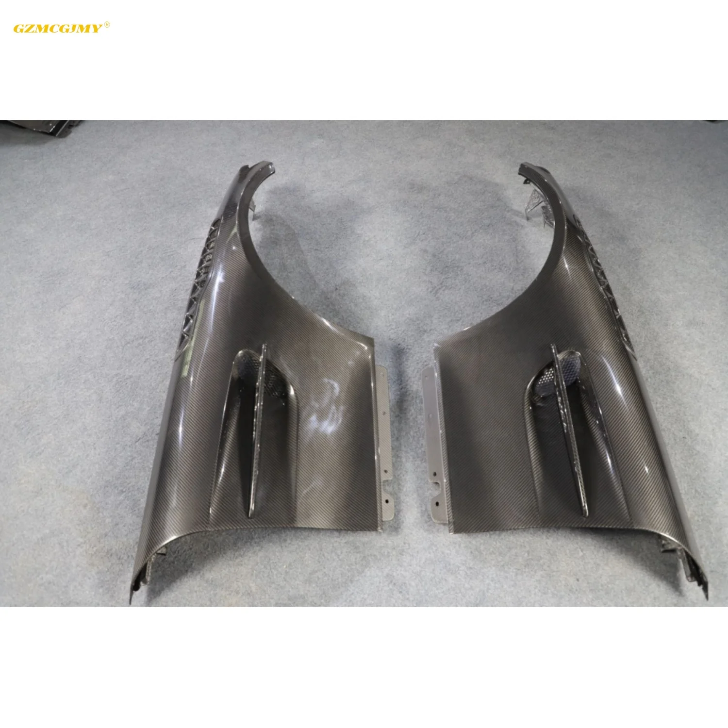

High Quality Automotive GT Dry Carbon Material mudguard Suitable for Mercedes GT/GTS/GTR PRO Dry Carbon Fiber mudguard