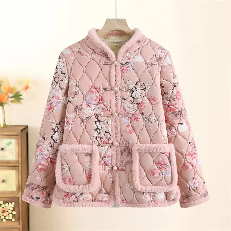 

Новая китайская утепленная хлопковая куртка на флисовой подкладке для женщин среднего и старшего возраста, в стиле Mom, в национальном тренде, на пуговицах.