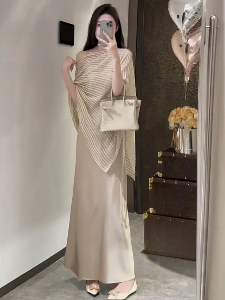 

Атласное платье-комбинация и прозрачный топ-накидка: комплект из 2 предметов. Элегантный облегающий крой, модный повседневный стиль, идеальный образ для женщин. Мода 2026.