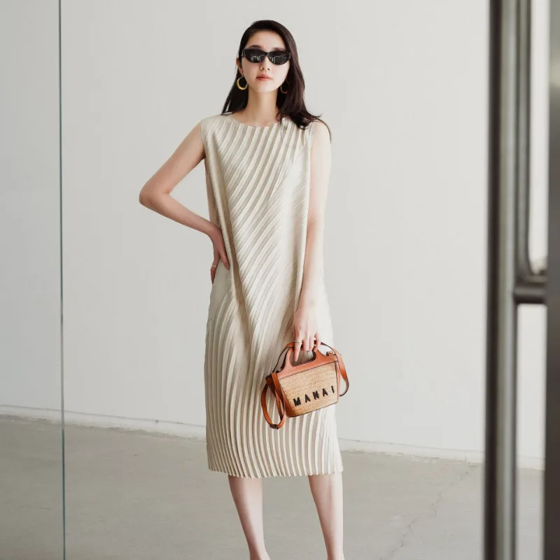 2024 Summer New Miyake High End Pleated Cotton and Hemp Heavy Industry Pleated Loose Casual Dress