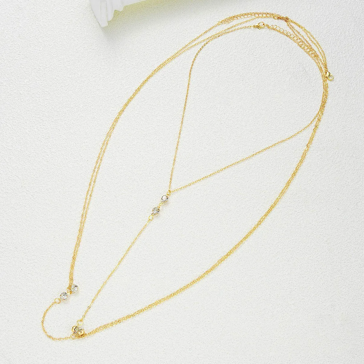 1 سلسلة صدر من سبيكة مزدوجة الطبقات مثيرة وعصرية مناسبة للارتداء اليومي في الحفلات والتجمعات