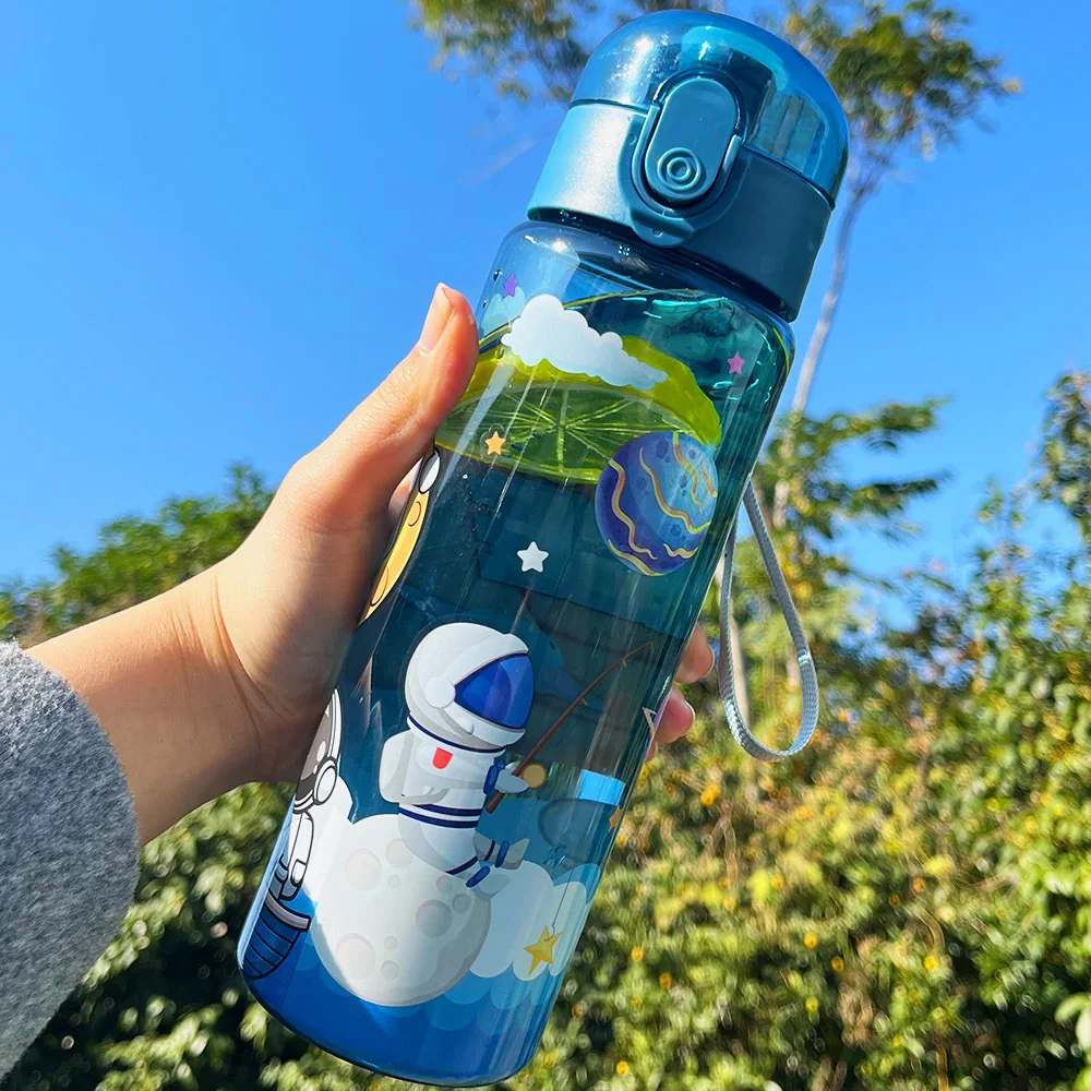 

780ml Space Astronaut Sports Water Bottle with Straw, Leakproof & Portable, High Temperature Resistant Gifts