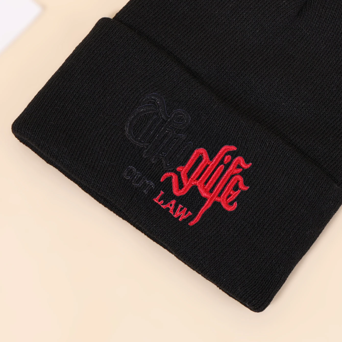 الخريف/الشتاء قبعة محبوكة جديدة دافئة مع خطابات التطريز محبوك قبعة الرجال والنساء اتجاهات الموضة بيني متعددة الاستخدامات