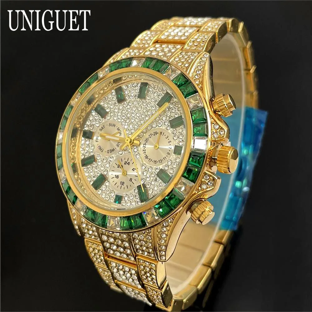 UNIGUET Orologio di moda per uomo Orologi al quarzo in oro di lusso Uomo Hip Hop Orologio da polso con gioielli con diamanti ghiacciati verdi Reloj