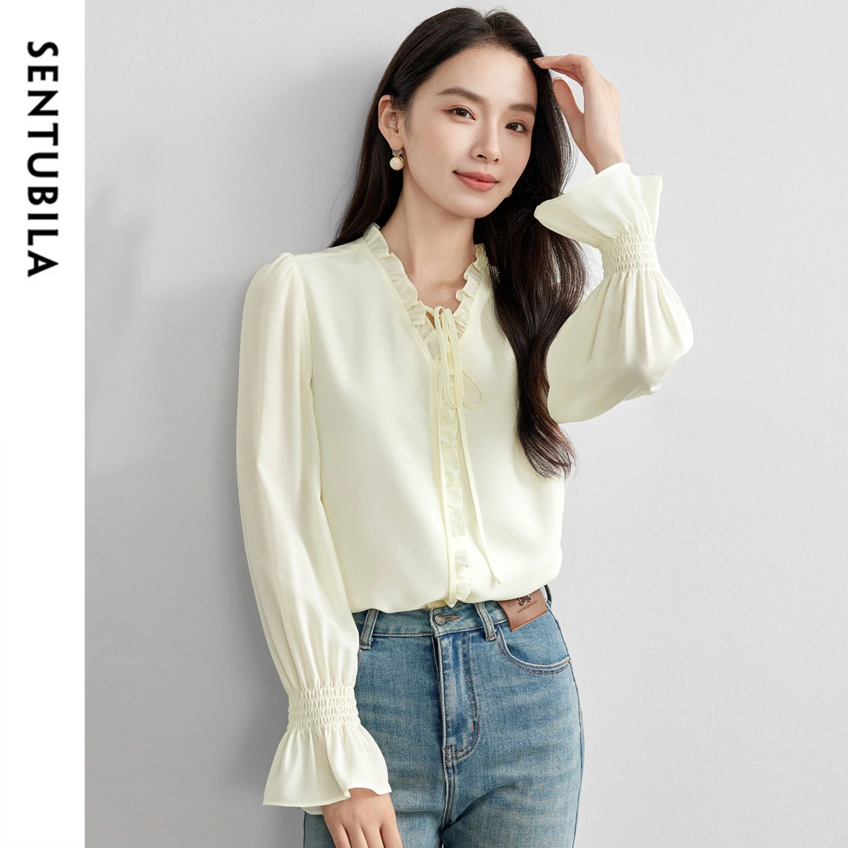 

SENTUBILA Блузки с v-образным вырезом и оборками для женщин, весна-осень 2022, элегантные топы с расклешенными рукавами и завязками на шее, женская одежда 151V57909