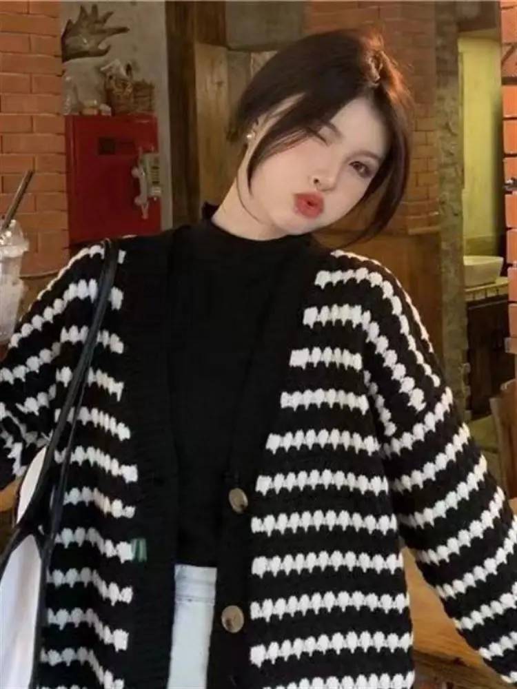 

Женский осенний полосатый свитер-жакет, свободный крой, на одной пуговице, вязаная кофта, модная весенне-осенняя модель