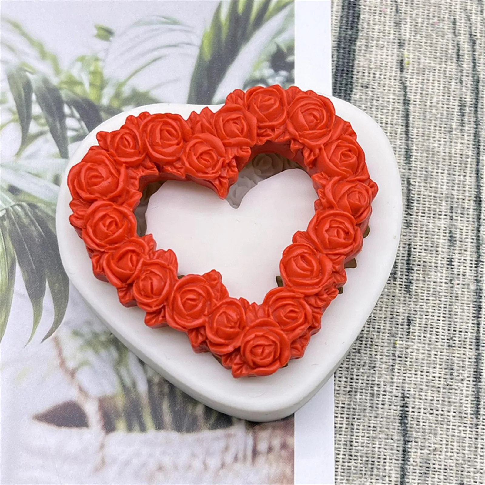 Valentine'S Day Heart Rose Wreath Silicone Mold Chocolate Fondant Cake Mould Handmade Soap Candle Plaster Resin Making Tool