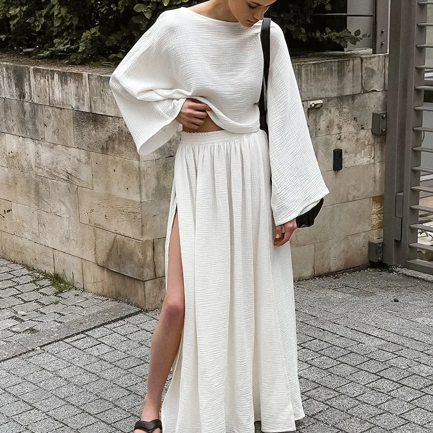 

2025 Spring/Summer White Simple Design Long-sleeved Crop Top Skirt Set Z450