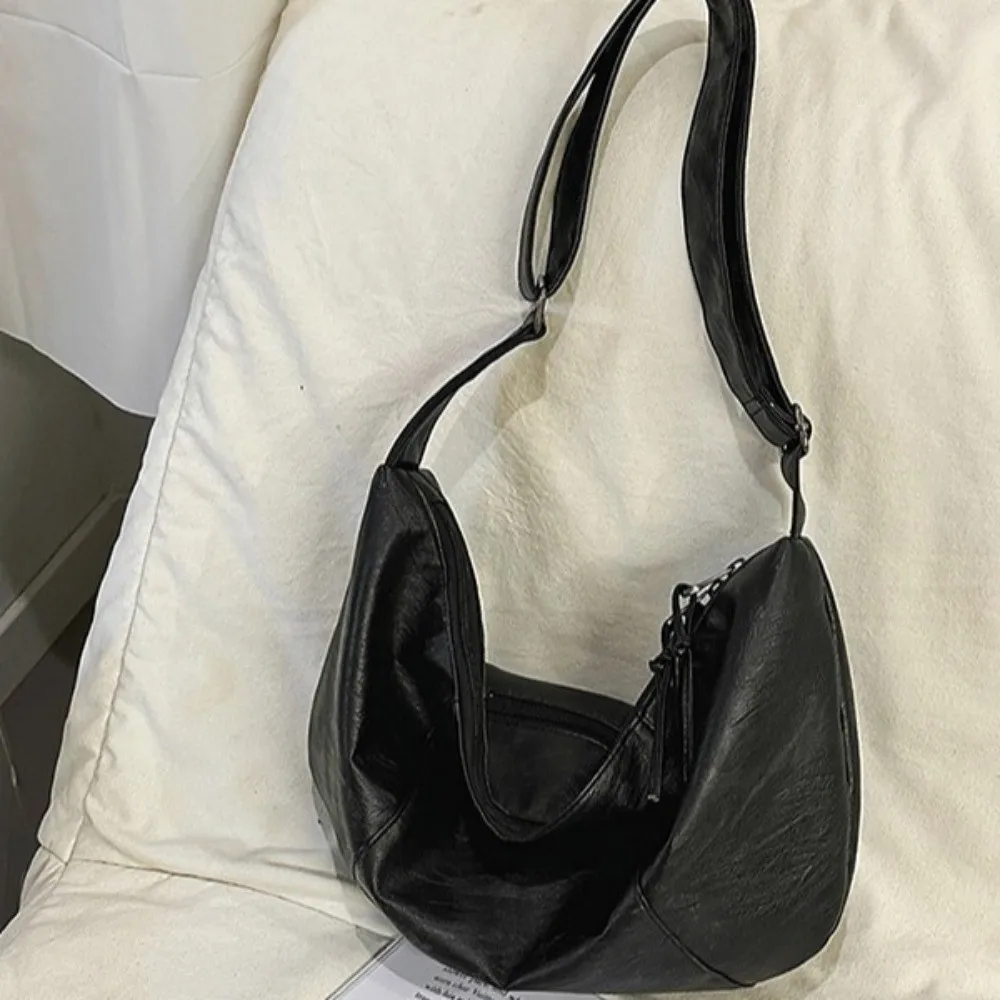 Large Capacity Japanese Style Crossbody Bag Soft Adjustable Dumpling Shaped Bag Leather Waterproof Travel Shoulder Bag Unisex