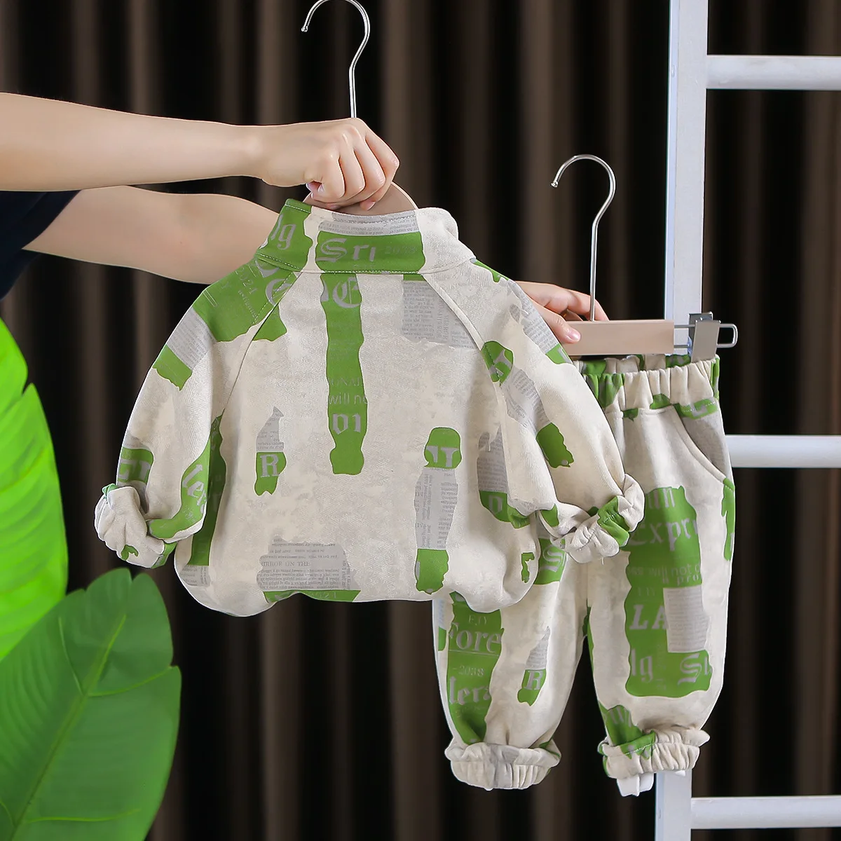 2-teiliger Trainingsanzug für Kleinkinder und Jungen mit Buchstaben-Aufdruck, Stehkragen, Reißverschlussjacke, Jogginghose mit elastischen Bündchen, lässiges Frühlings-Outfit-Set für Kinder – Detail 4