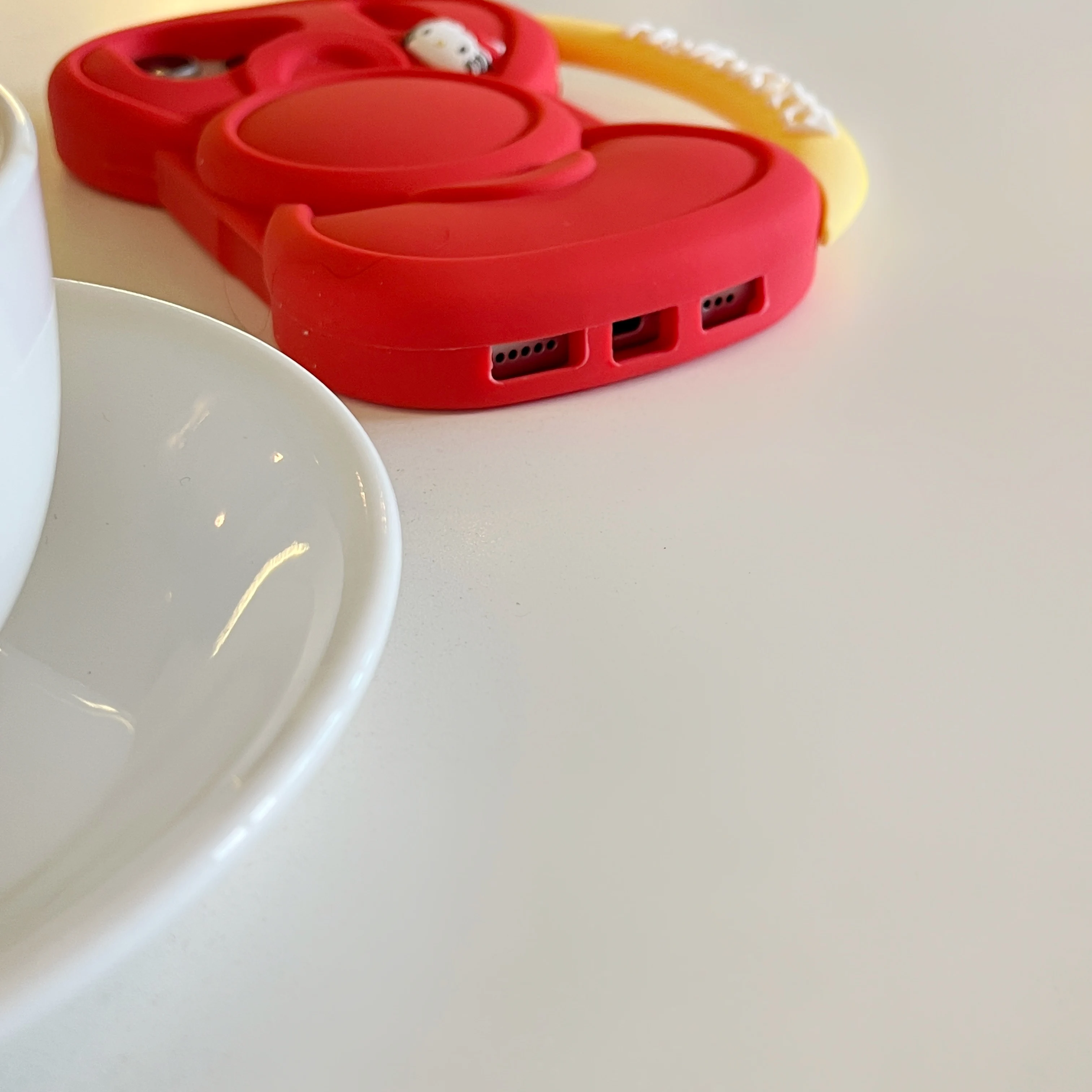 Funda cómoda antideslizante estereoscópica anticaídas para pajarita súper grande para iPhone17 16 12 13 14 15 Pro Max funda roja brillante