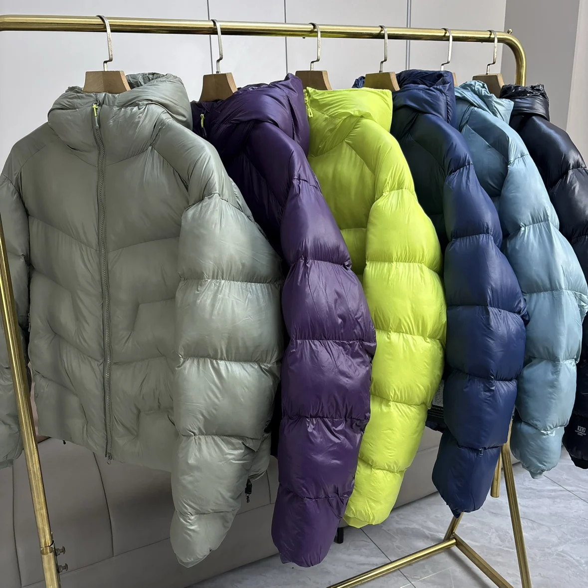 

Thiened Winter Cotton Jaet for Men And Women Outdoor High Fluffy Windproof Waterproof Warm Bread Sle Coat with Hood