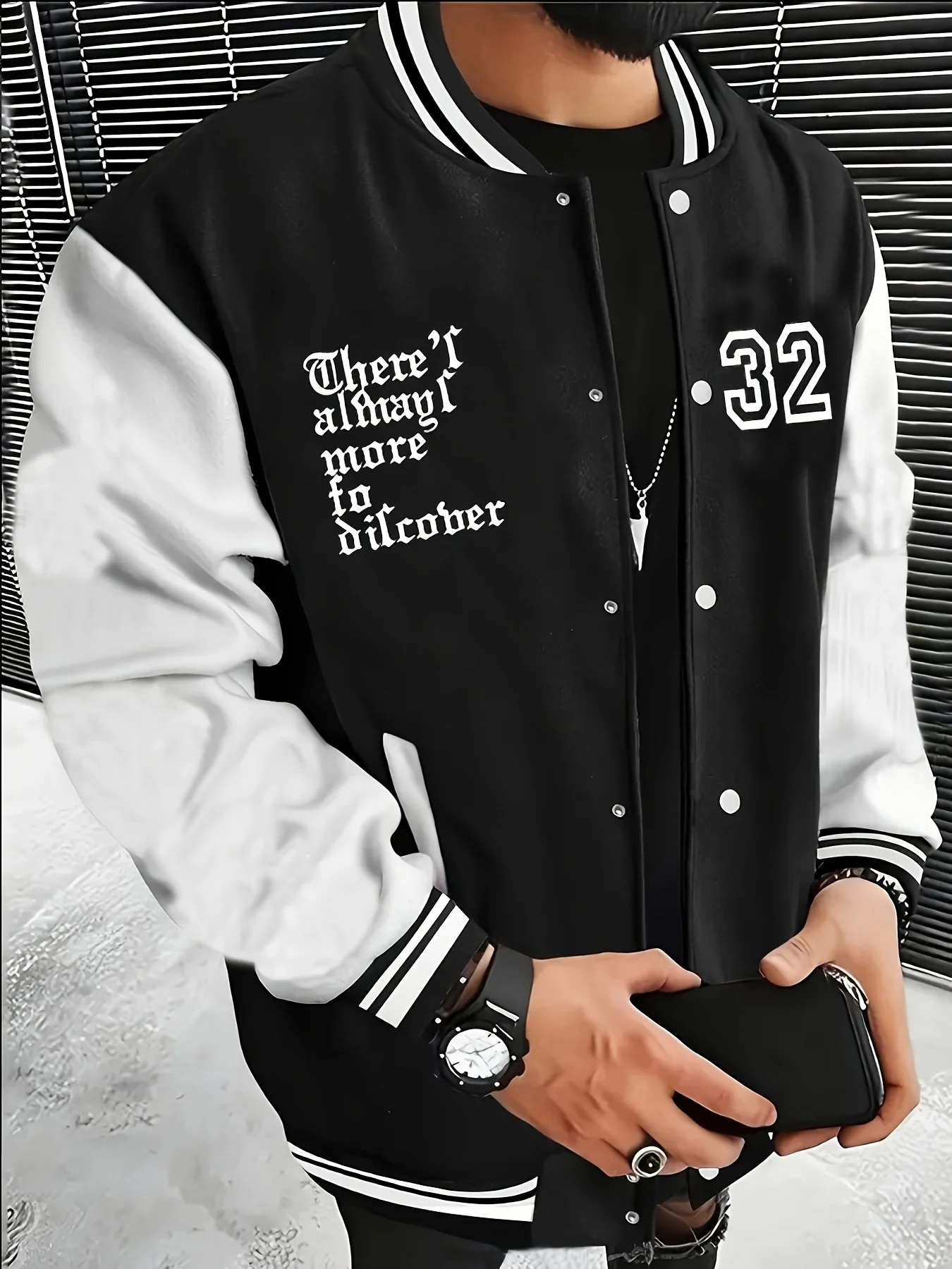 

Men's Casual "32" Letter Printed Baseball Jacket with Pockets Is Perfect for Casual Activities and Casual Outerwear
