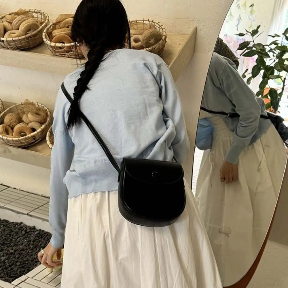 

PU Leather Retro Shoulder Bag Fashion Design French Style Underarm Bag Shoulder Bag Korean Style Versatile Saddle Bag Travel