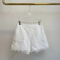 2024 neue Sommer Frauen Mode weiße Spitze Rüschen Taschen faltet lässige Shorts hochwertige Kollektion Kleidung