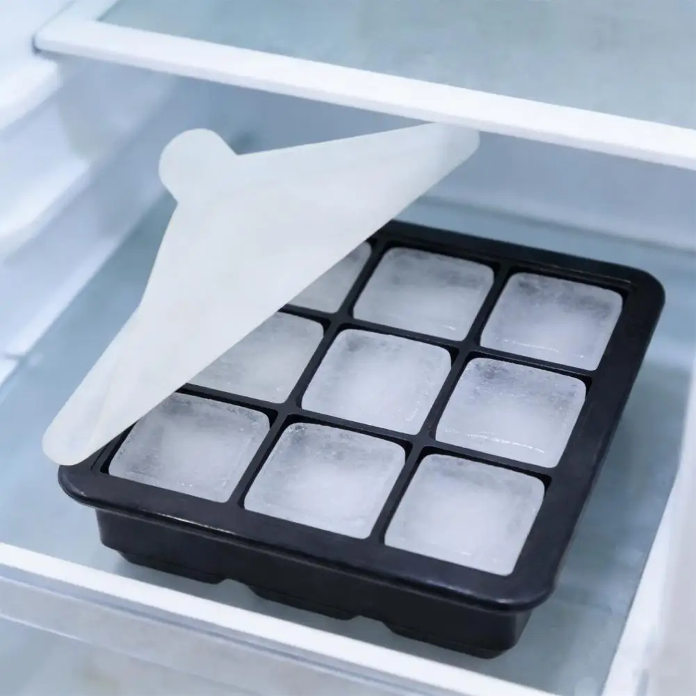 Spill-proof Ice Tray Silicone Ice Cube Mold with Lid Leak-proof Stackable Ice Tray for Whiskey Cocktails Durable Easy-release