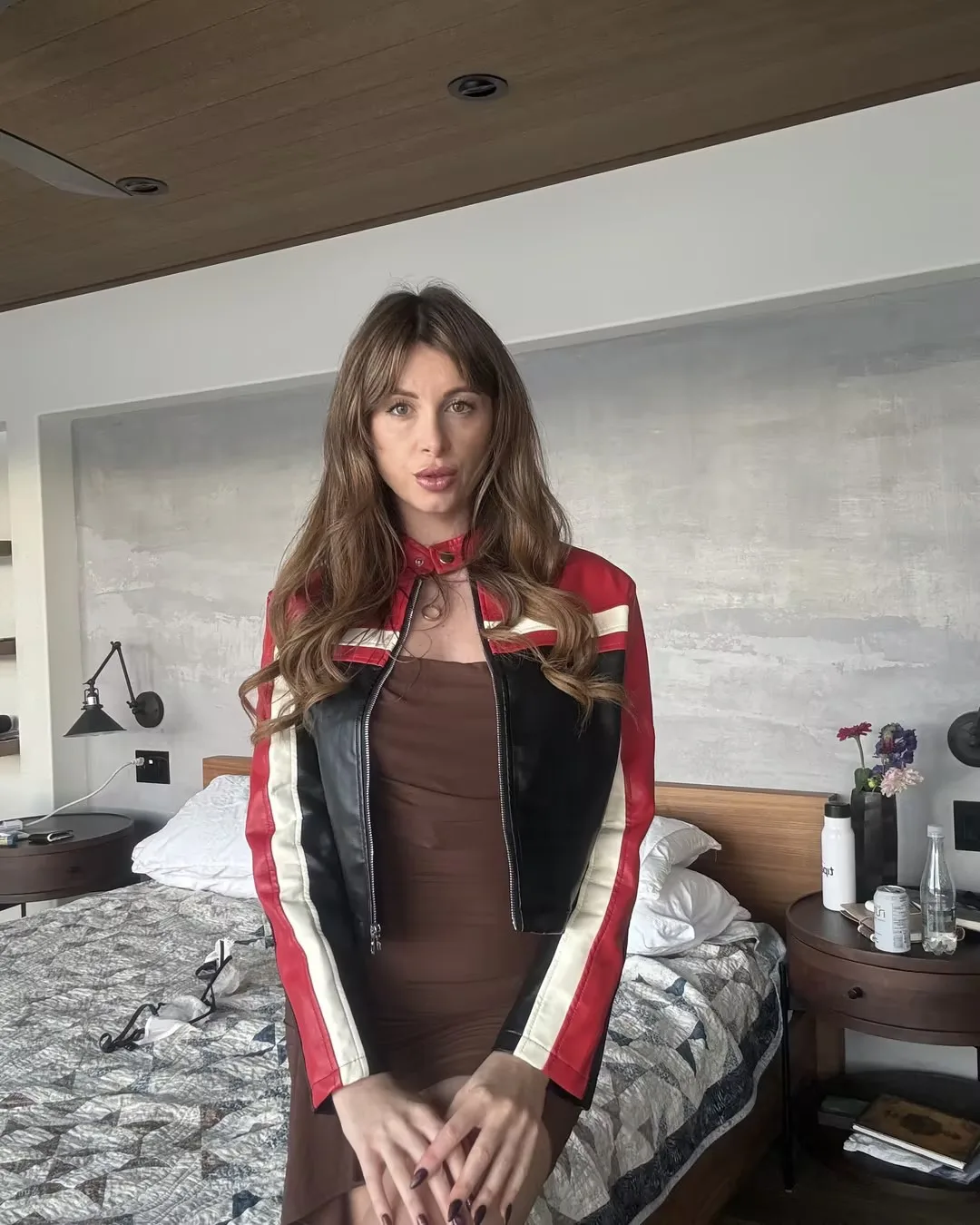 Fashion Contrast Short Leather Jacket Women Chic Full Sleeve Round Neck Zipper Bucket Cropped Jackets 2025 Lady High Street Coat