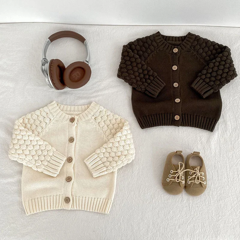 جديد ربيع 2026 سترة حياكة للأطفال الأولاد والبنات بأكمام طويلة بلون سادة على الطراز الكوري 0-3 سنوات معطف سترة للأطفال حديثي الولادة