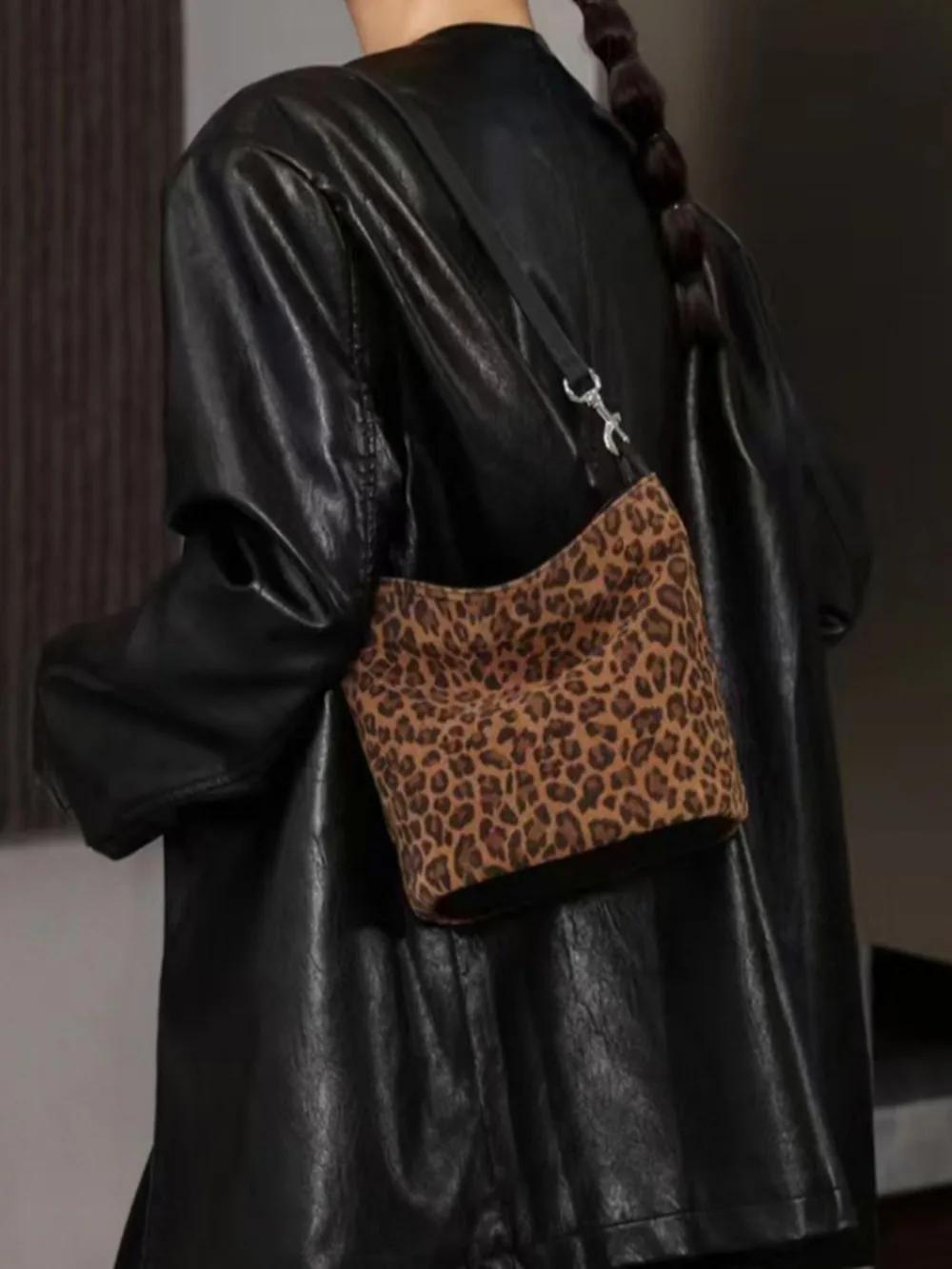 Bolso informal de leopardo para mujer, ropa informal estilo Hip Hop, combina con todo, a la moda, combina con todo, bolso de un solo hombro personalizado para minoría avanzada europea