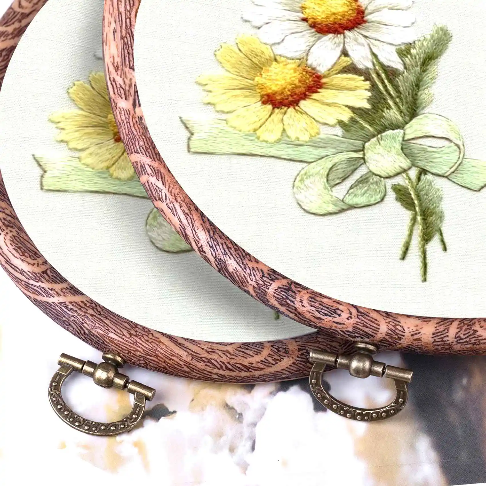 5Pcs Embroidery Hoops Imitated Wood Embroidery Circle Round Display Frame Circle for Art Craft Sewing and Hanging