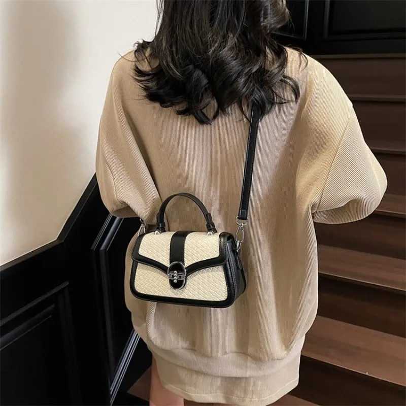 

Versatile Tote Bag For Women Multi Purpose Design For Gym Sessions And Fitness Activities Sporty Chic