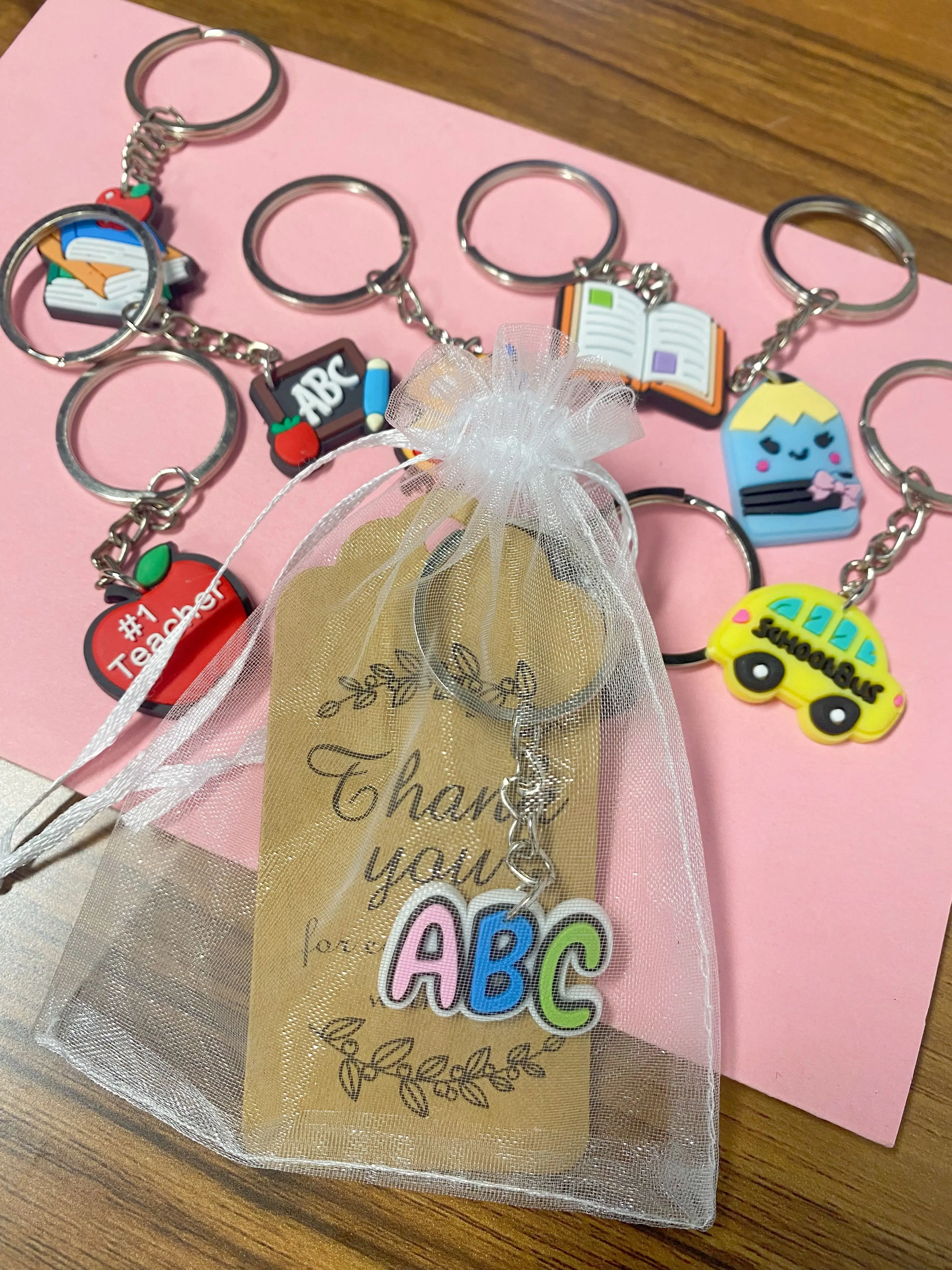 Back to School Gift Set 20pcs Keychains First Day of School Cards and Organza Bags for Students Classroom Gifts