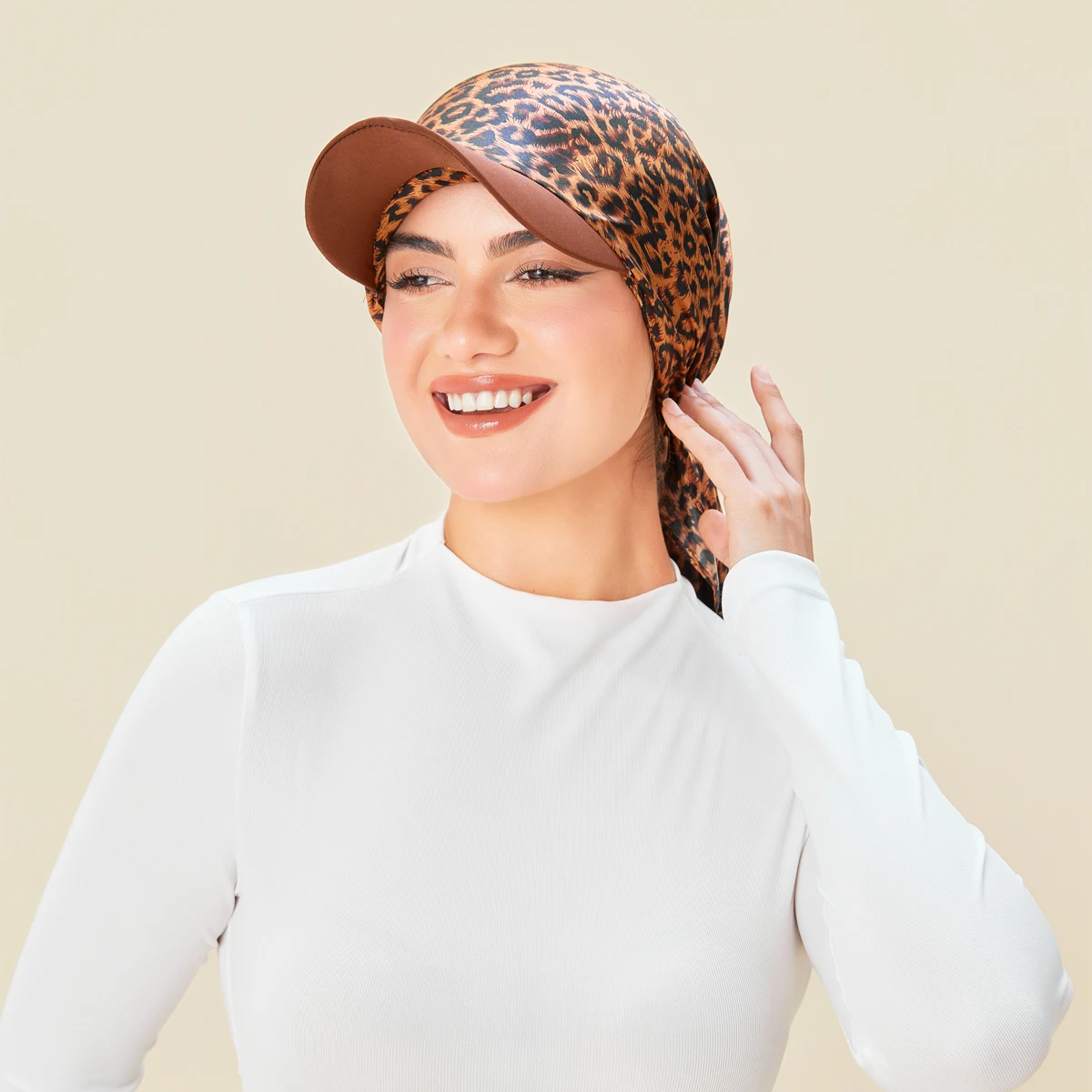 Damen-Baseballmütze aus Seide mit Blumendruck und quadratischem Schal, multifunktionale Baseballmütze für den täglichen Gebrauch, Party und Versammlung