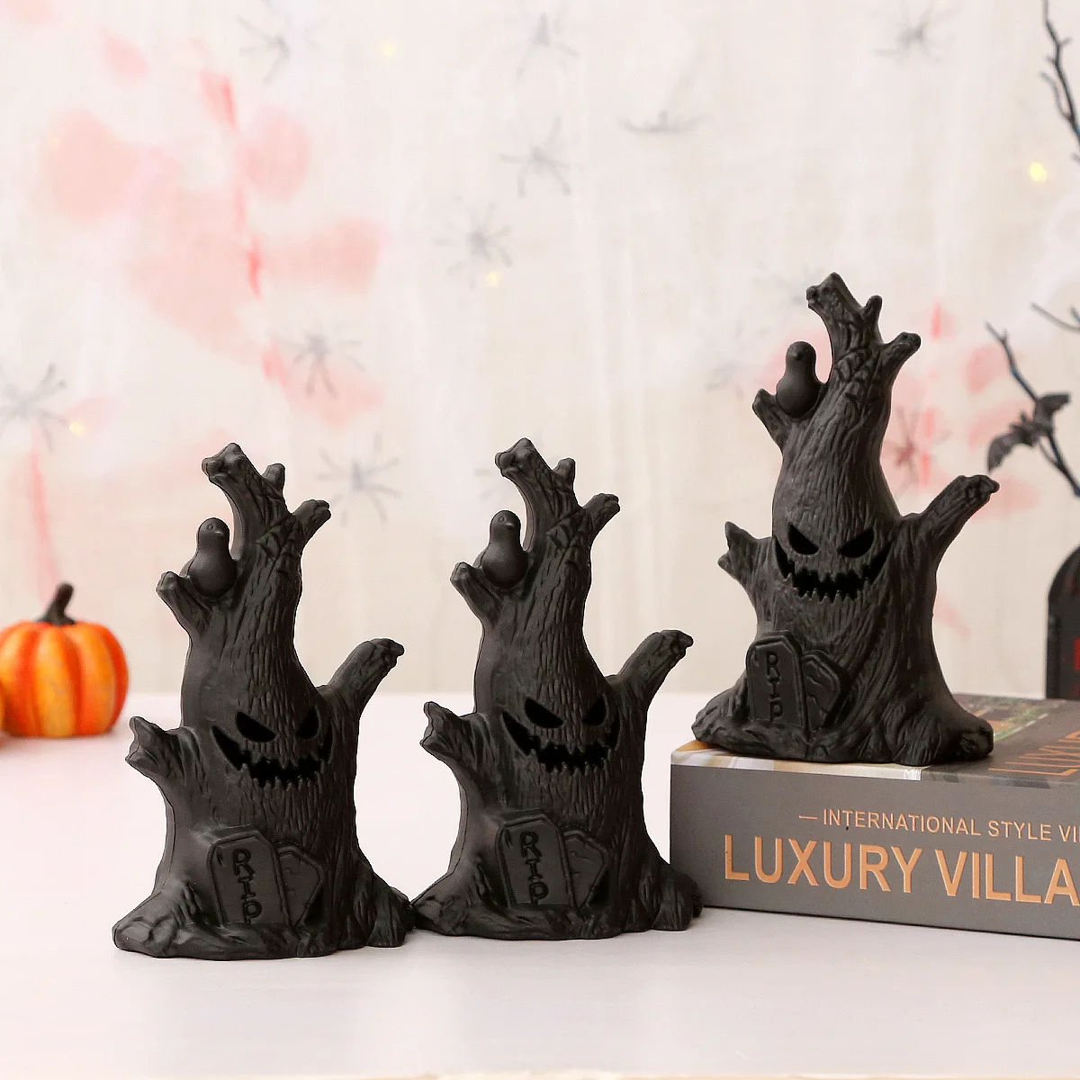 Gruselige beleuchtete Halloween-Ornamente – LED-Kürbislampe, Geisterbaumstumpf, flackernde Kerzen für die Dekoration im Innen- und Außenbereich – Detail 12