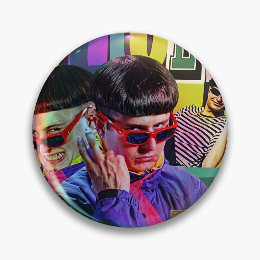 Oliver Tree Retro Y2K Pop Art Collage 2003 Pin Holographic Star Heart Pin Brooches Laminated Button Fashion Accessory