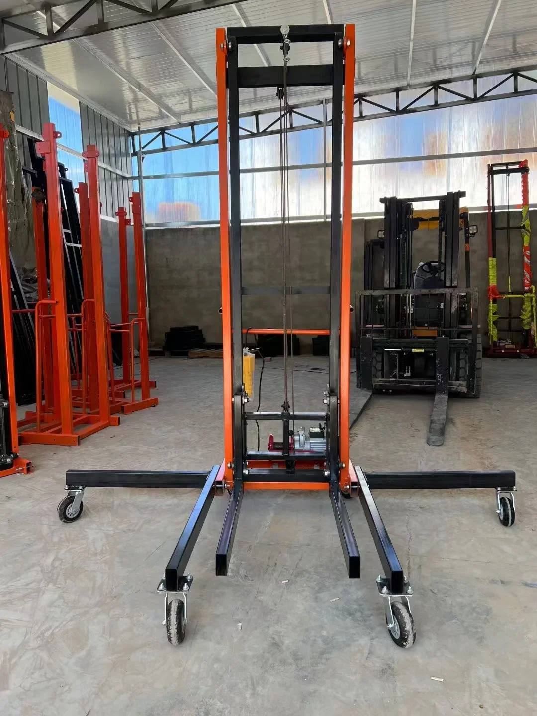 

Hot Sales 220V Mobile Electric Brick Elevator, Fire Pipeline Installation Elevator, Ventilation Pipeline Elevator