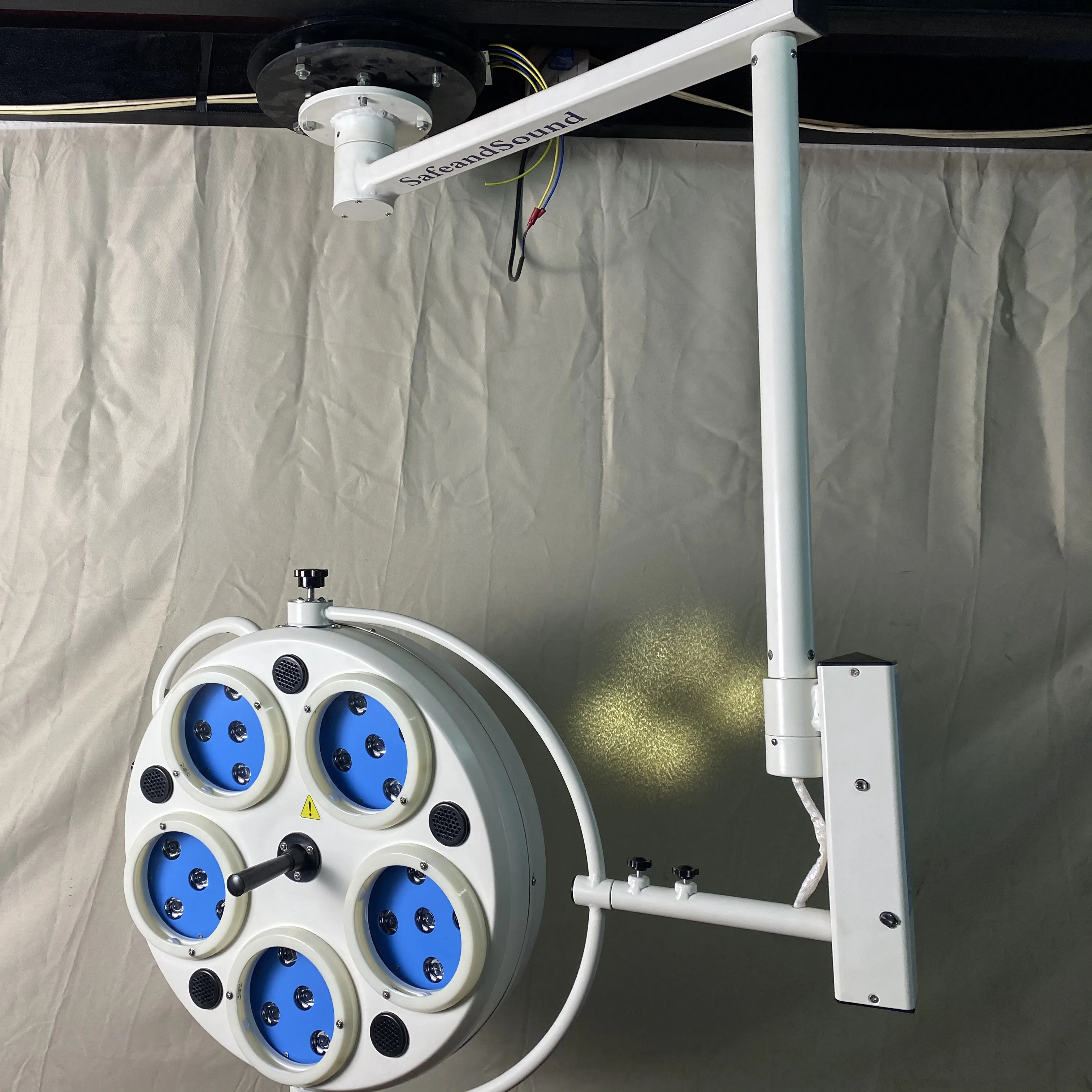 

Hospital Light LED Operating Light Ceiling Mounted Surgical Lamp Medical Shadowless Light