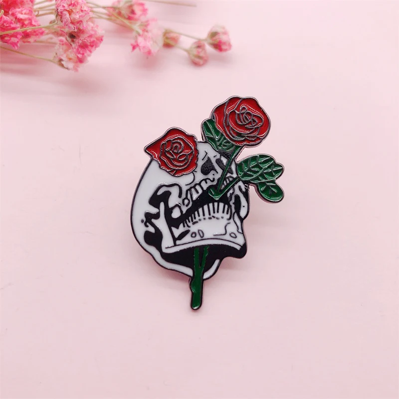 UMQ Club smalto Pin personalizzato carino fiore di rosa spille teschio scheletro distintivi borsa camicia fibbia ad ardiglione gioielli regalo per