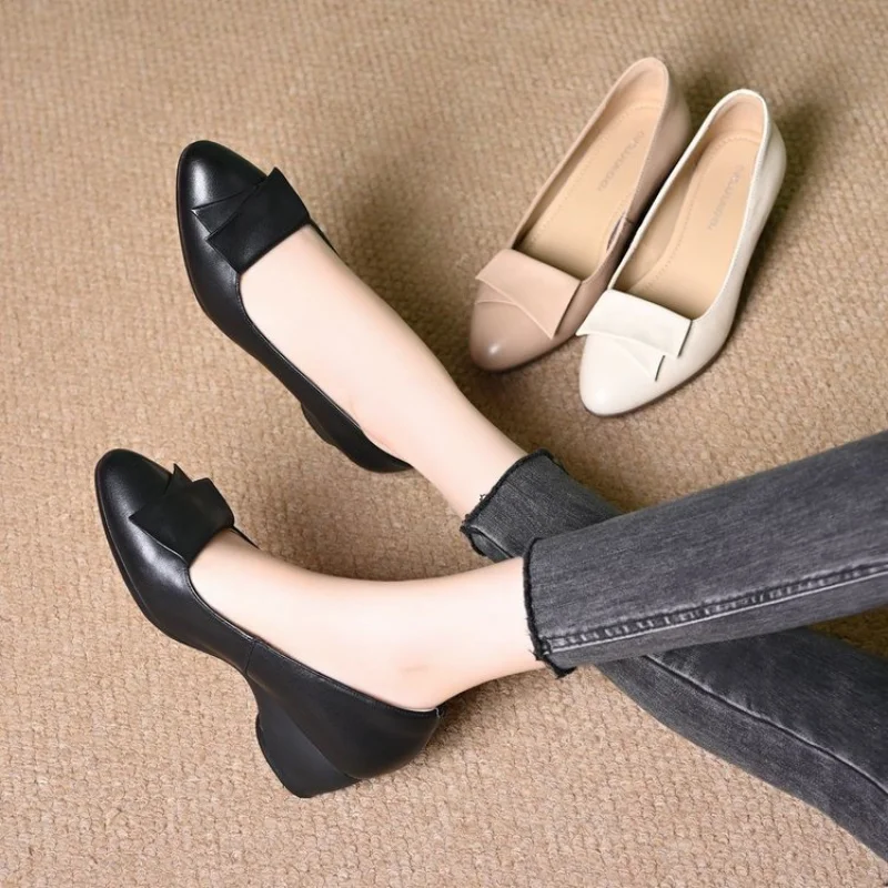 

Лидер продаж лета, одинарные туфли на массивном каблуке, новинка 2023 года, универсальная женская обувь на плоской подошве в сказочном стиле на среднем каблуке для мам