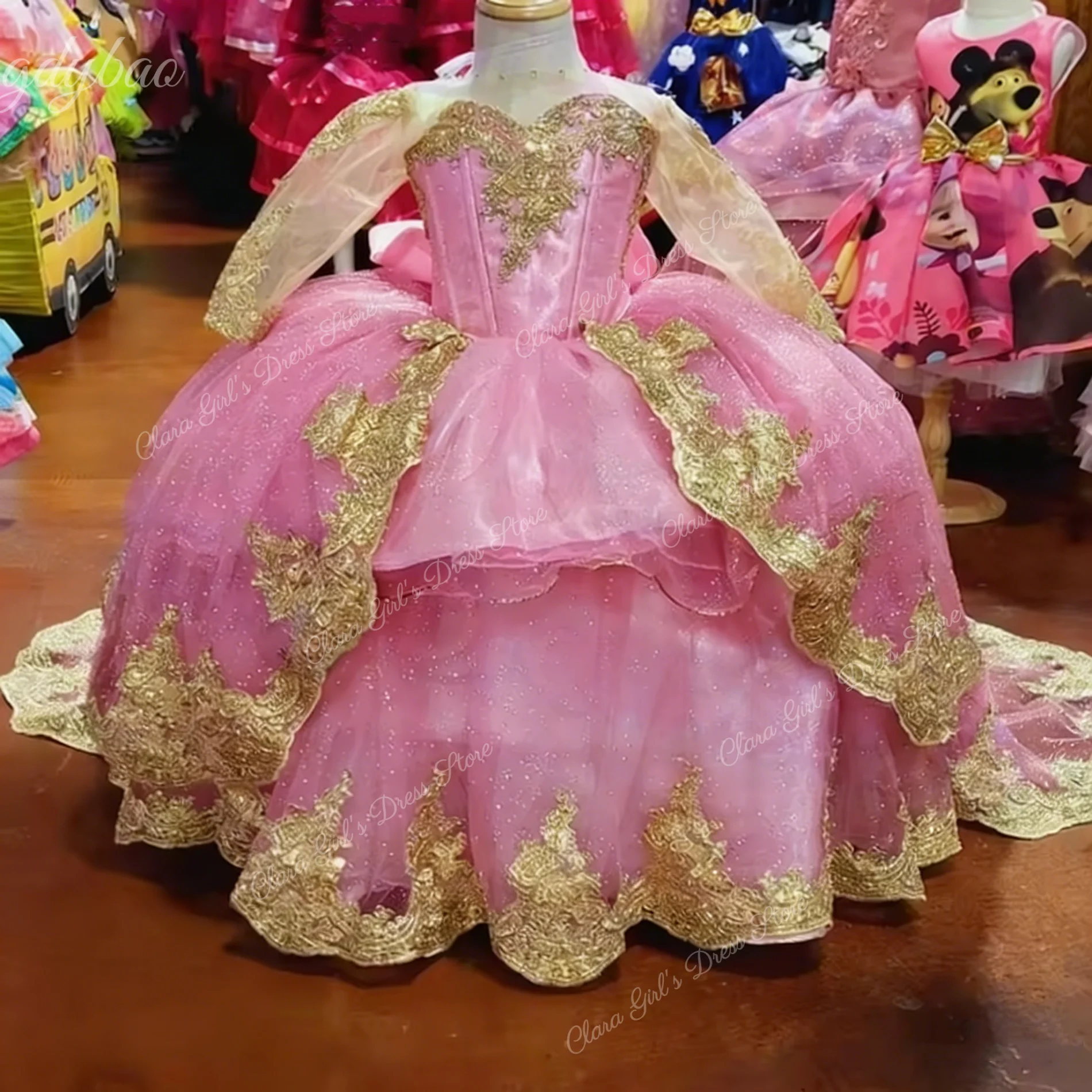 Aangepaste roze bloemenmeisjesjurk met lange mouwen en gouden applicatie Geschikt voor bruiloften Kinderverjaardagsfeestjes Prinses