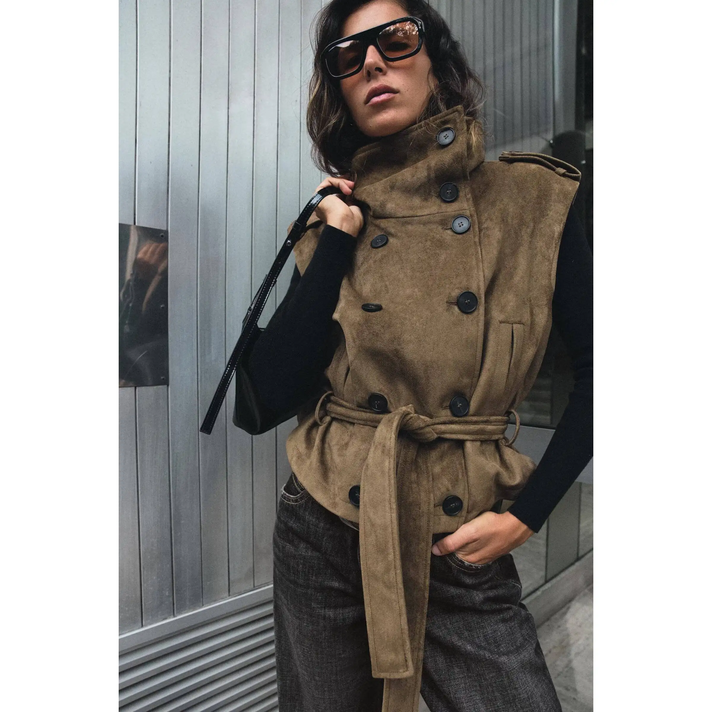Fashionable VA Women's Vest New Style 6318262 with Belt Reversible Faux Leather Effect Short Curved Body Vest for Autumn Wear