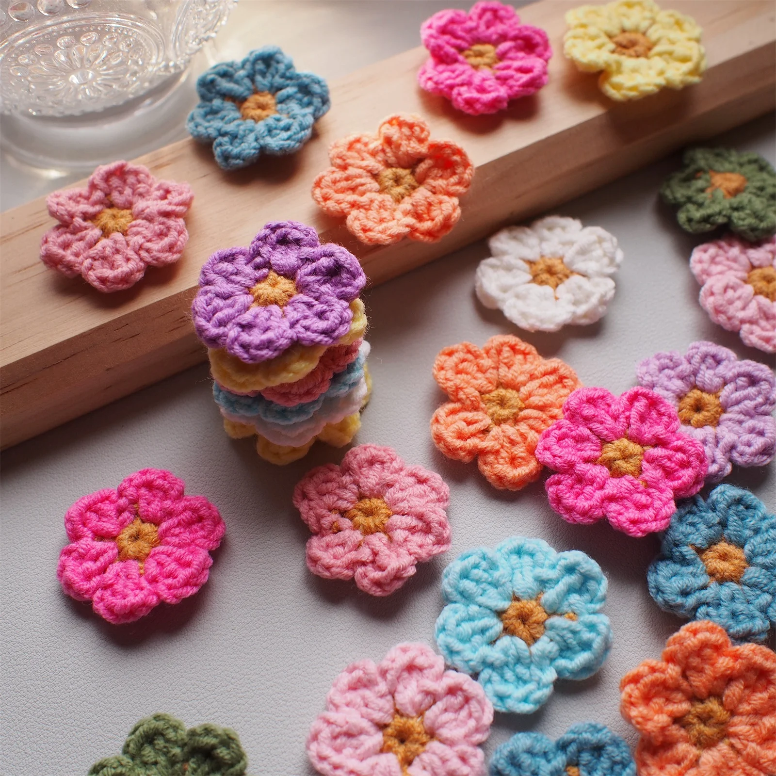 20Pcs 3cm Handmade Colorful Crocheted 6-petals 3D Flower Knitted Quilt Applique Patch Craft Ornament DIY Hairpins Hat Decor