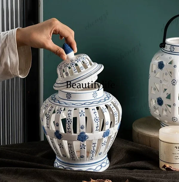 European-style hollow jar, hand-colored vine flower candlestick ornament, ceramic decorative jar wine cabinet, entrance cabinet