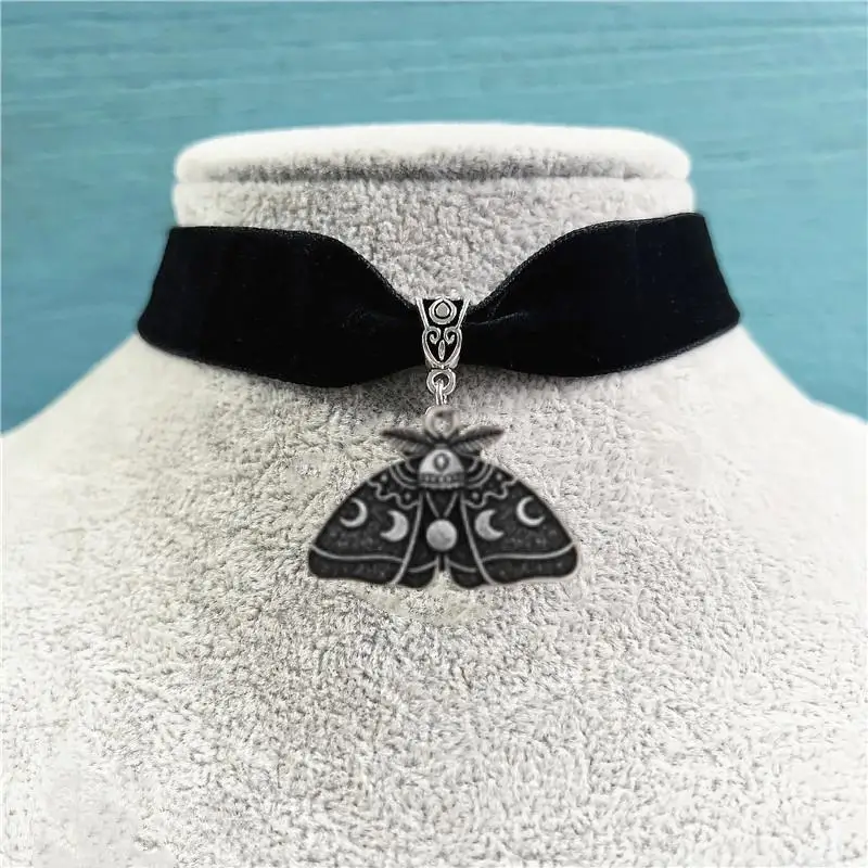 Gothic Blood Black Bead Necklace for Women's Vintage Moon Phase Luna Moth Witch Y2K Jewelry Accessories Gifts