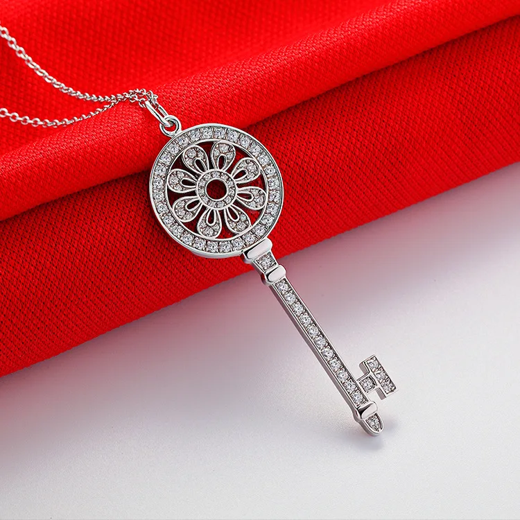 

PT950Platinum Large Flower Key Pendant - Fashion Necklace for Women in Korean Style - Short Choker Chain - Women's Accessory