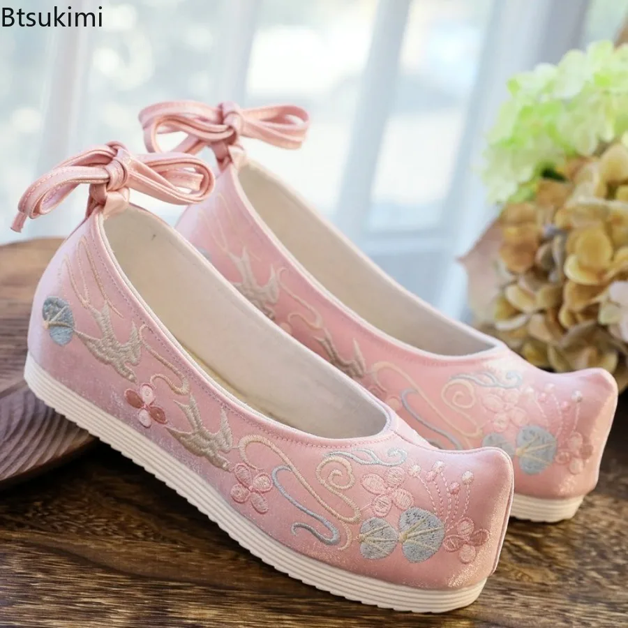 2026 Women's Elegant Embroidered Flower Shoes Hanfu Style Ladies High Heels Chinese Traditional Clothing Shoes Retro Dance Shoes