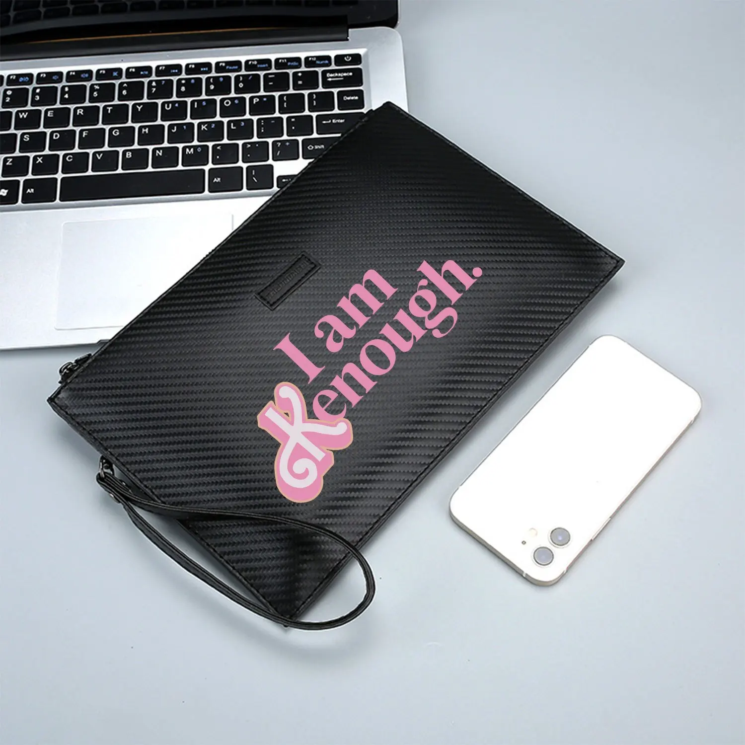 Estoy suficiente, palabras decorativas. Bolso de mano elegante y estampado de PU para hombre, moderno y práctico para llevar todos los días