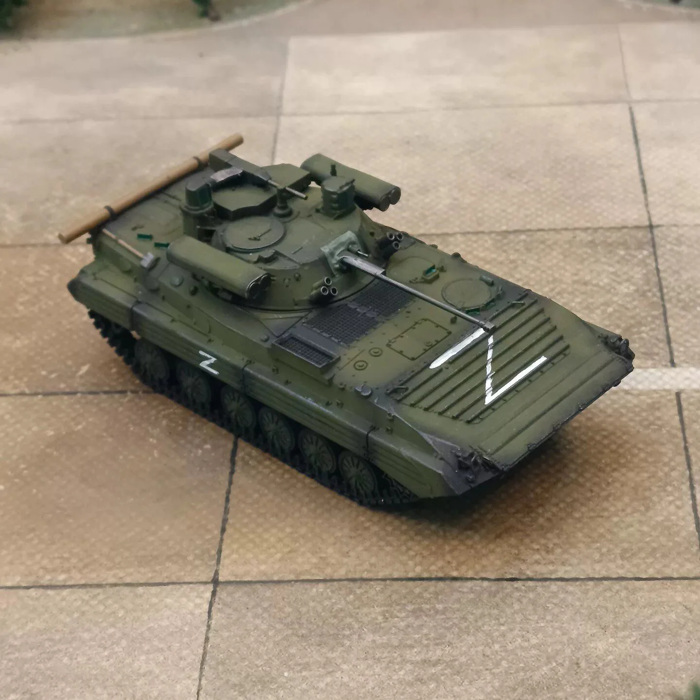 

Советская боевая машина пехоты БМП-2М Березук в масштабе 1/72, окрашенная вручную готовая модель, декоративное украшение (отправка в течение 5-6 дней)