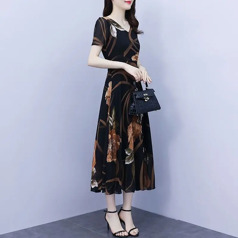 เดรสลายดอกไม้ใหม่ทรงเข้ารูปช่วยพรางหุ่นให้ดูเพรียวสำหรับผู้หญิง