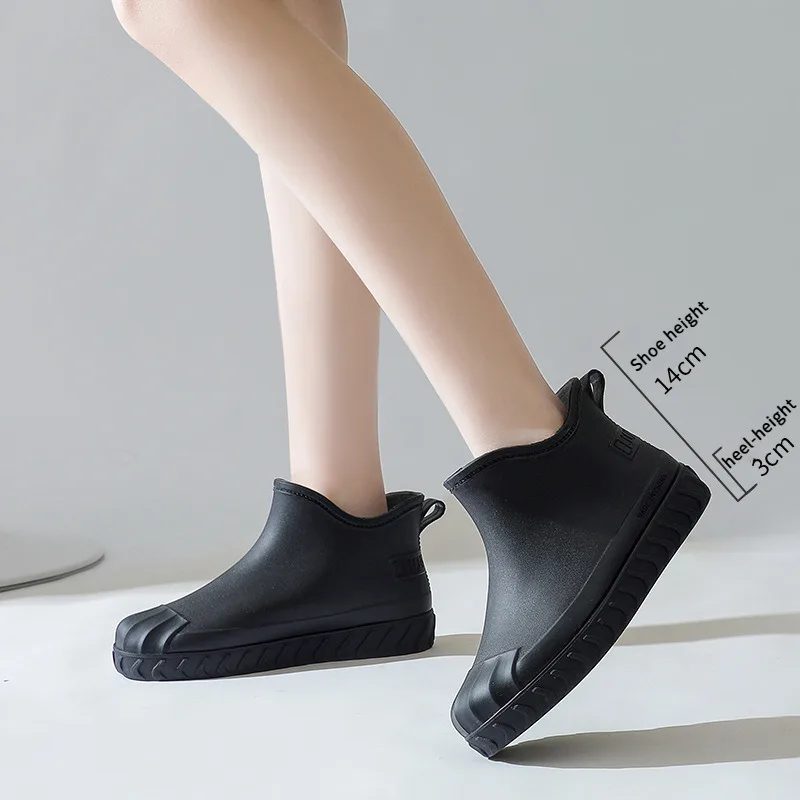 

New low-help women wear fashion rain shoes kitchen work short cylinder anti-slip wear-resistant velvet waterproof shoes