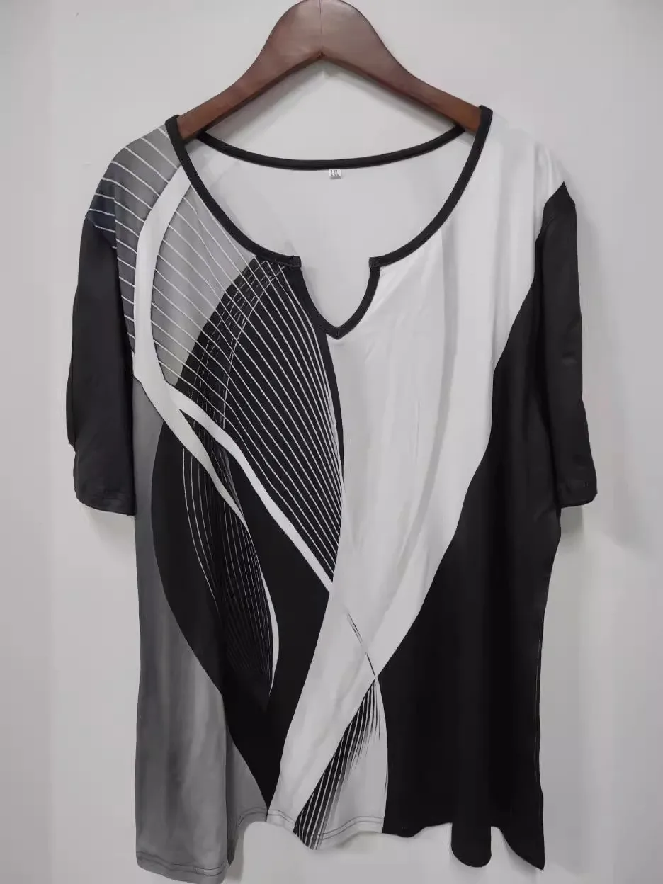 2024 new plus size women\'s black and white color matching printed V-neck off-the-shoulder large size casual T-shirt woman