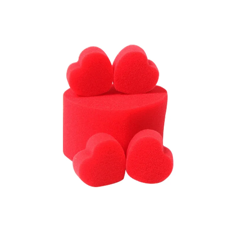 Heart-to-heart connection heart-shaped creative romantic close-up sponge heart - one large and four small magic props