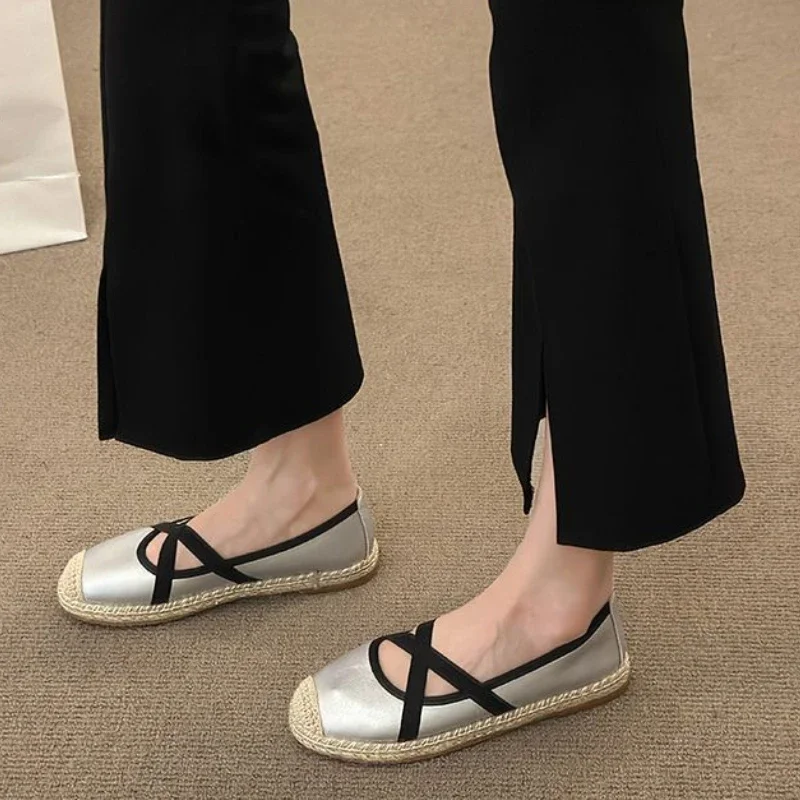 

Тенденции 2025 года. Легкая модная женская обувь на плоской подошве. Серебро. Предложения распродажи. Дешевые стильные женские туфли высокого качества для ходьбы 39.